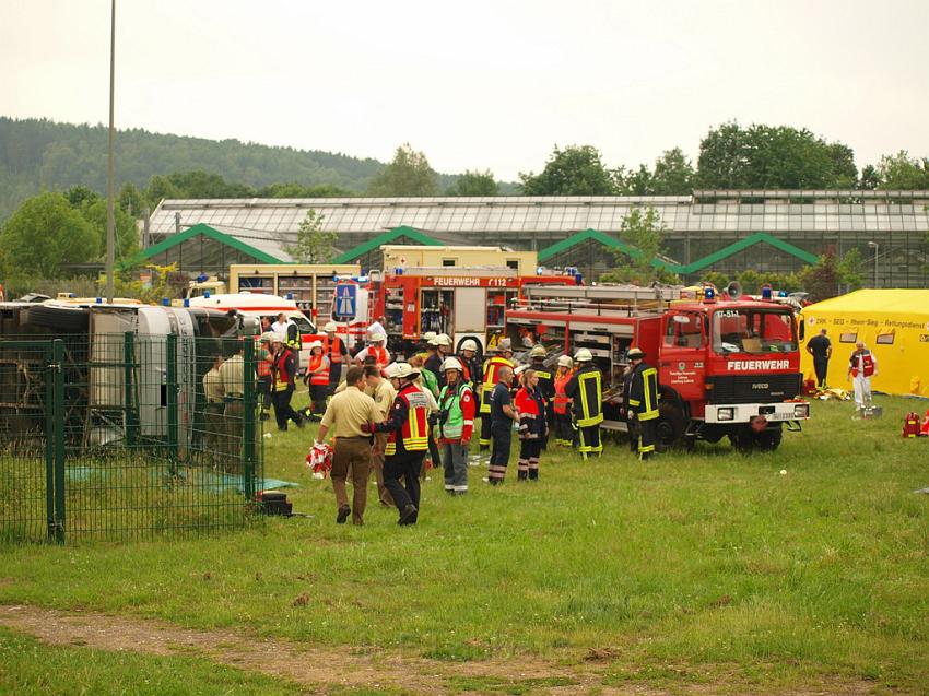 Schwerer Unfall mit Reisebus Lohmar Donrather Dreieck P211.JPG